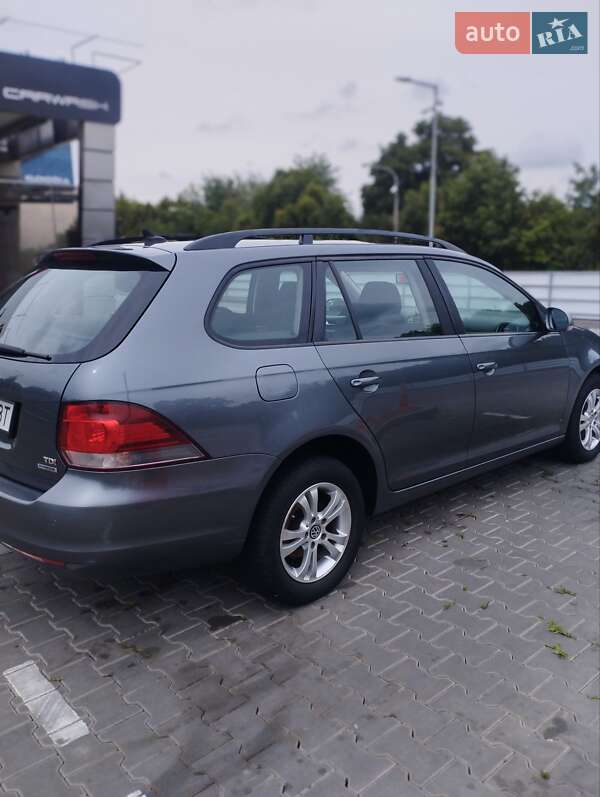 Універсал Volkswagen Golf 2012 в Долині