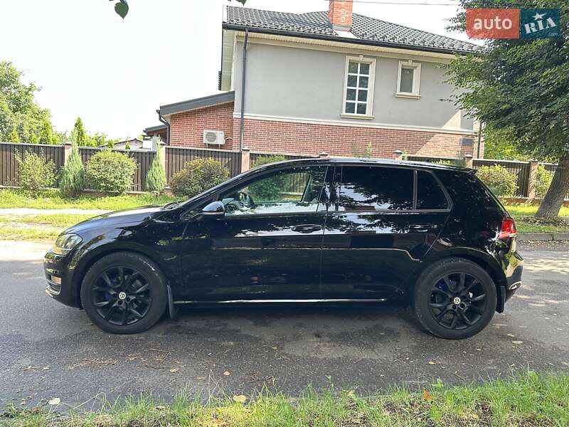 Хэтчбек Volkswagen Golf 2015 в Киеве