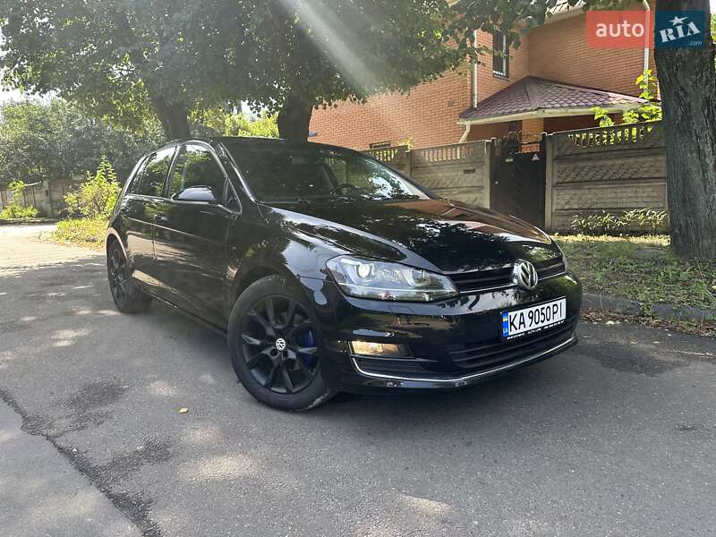 Хэтчбек Volkswagen Golf 2015 в Киеве