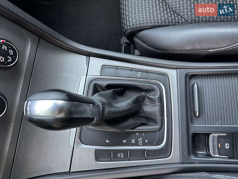 Хэтчбек Volkswagen Golf 2015 в Киеве