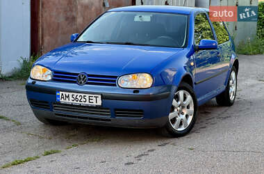 Хетчбек Volkswagen Golf 2001 в Черкасах