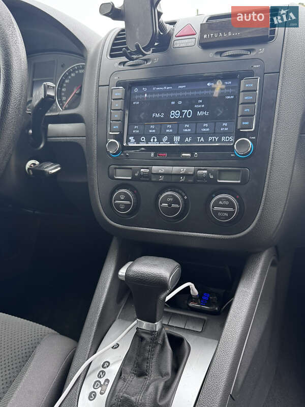 Хэтчбек Volkswagen Golf 2005 в Львове