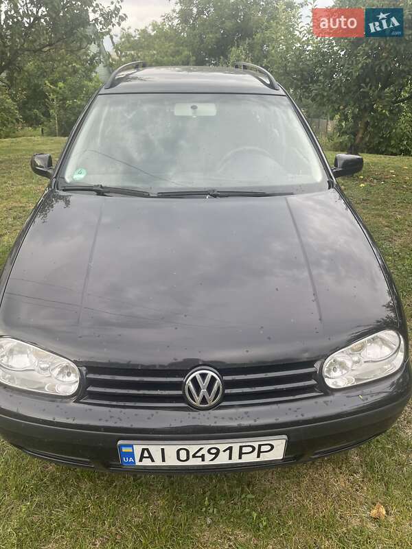Універсал Volkswagen Golf 2003 в Рокитному