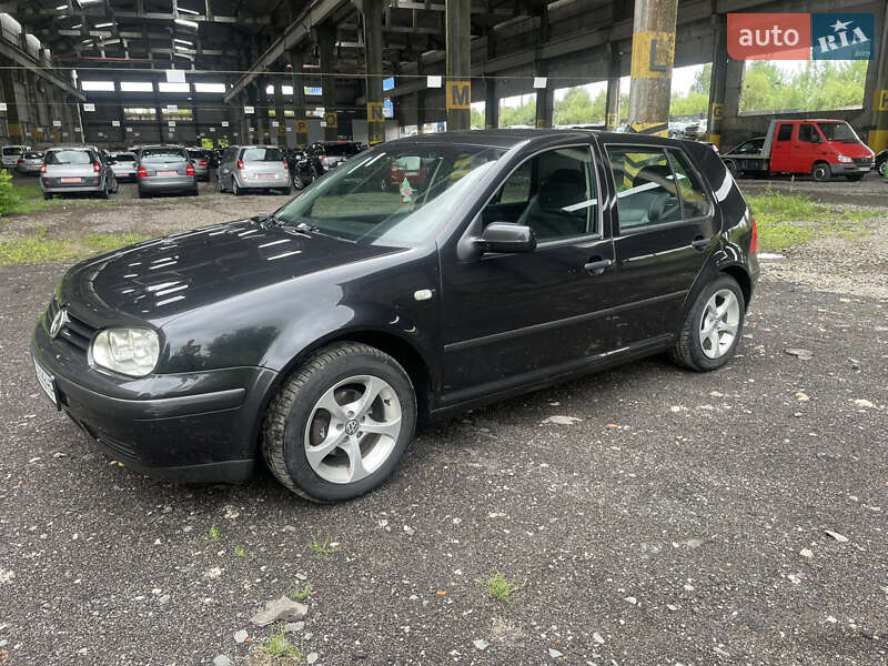 Хетчбек Volkswagen Golf 2003 в Луцьку