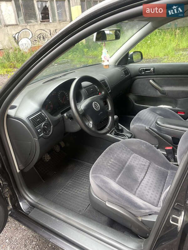 Хетчбек Volkswagen Golf 2003 в Луцьку