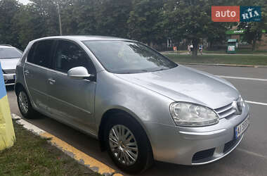 Хэтчбек Volkswagen Golf 2004 в Броварах