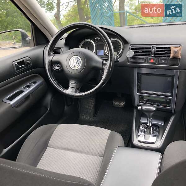 Хэтчбек Volkswagen Golf 2003 в Одессе