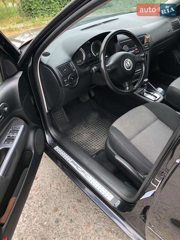 Хэтчбек Volkswagen Golf 2003 в Одессе