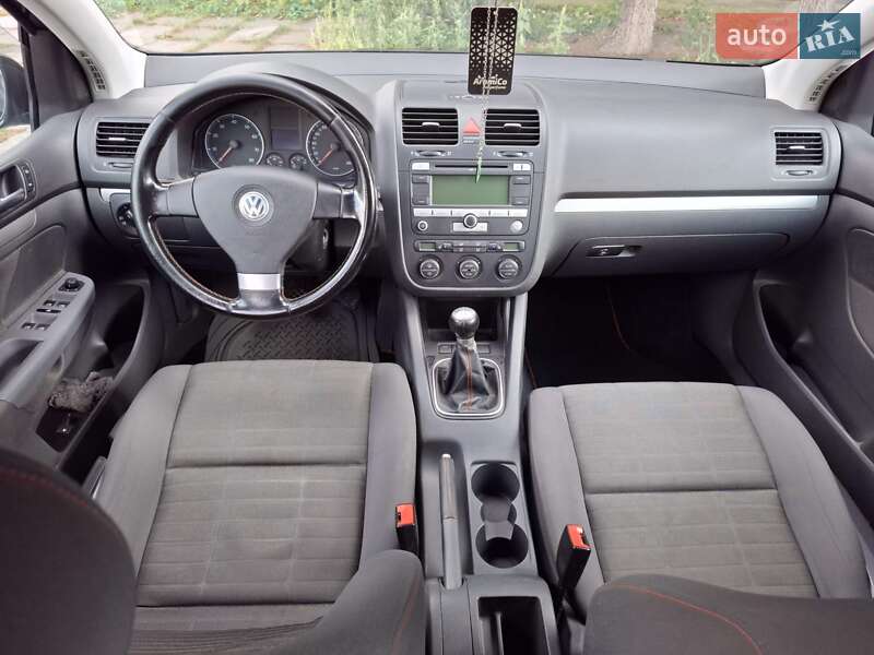 Хэтчбек Volkswagen Golf 2006 в Могилев-Подольске