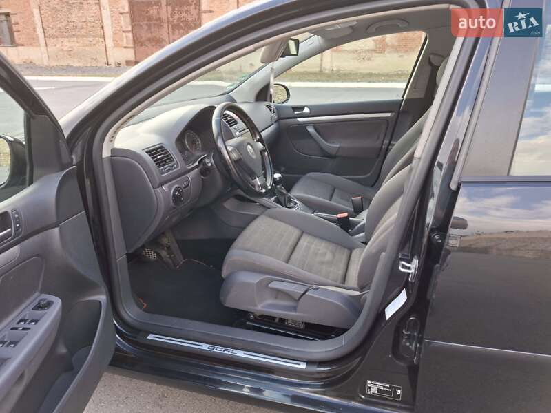 Хэтчбек Volkswagen Golf 2006 в Могилев-Подольске