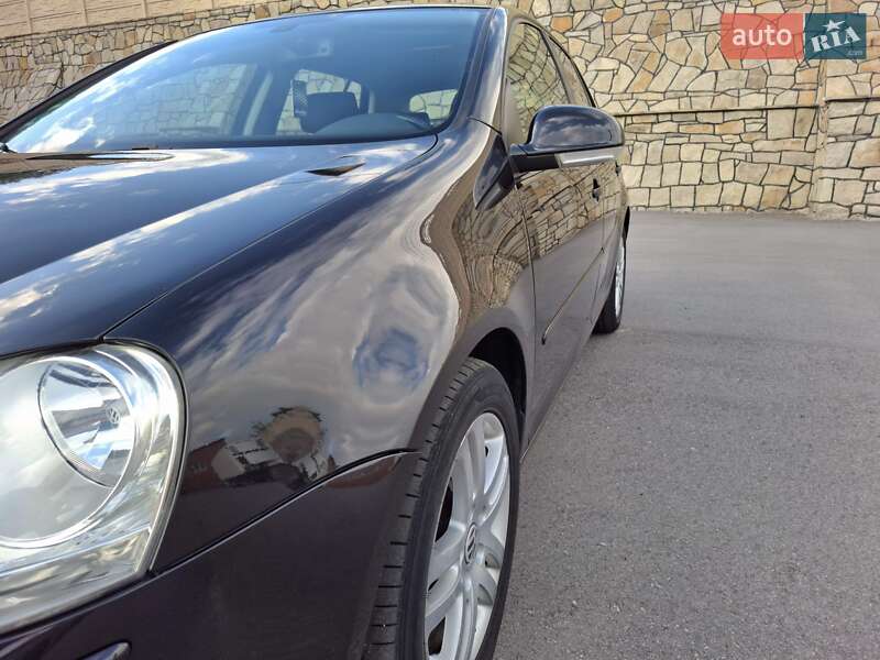 Хэтчбек Volkswagen Golf 2006 в Могилев-Подольске