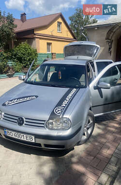 Хэтчбек Volkswagen Golf 2002 в Почаеве