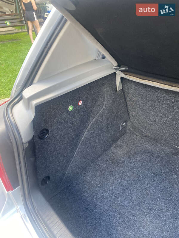 Хетчбек Volkswagen Golf 2002 в Почаєві