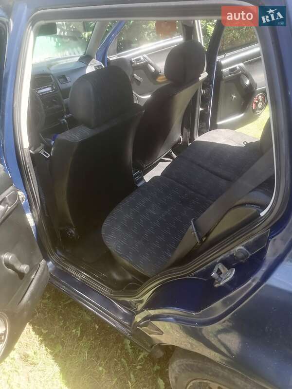 Хетчбек Volkswagen Golf 1996 в Чернівцях