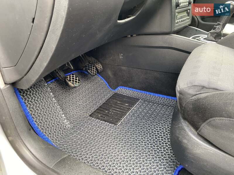 Універсал Volkswagen Golf 2006 в Вишгороді