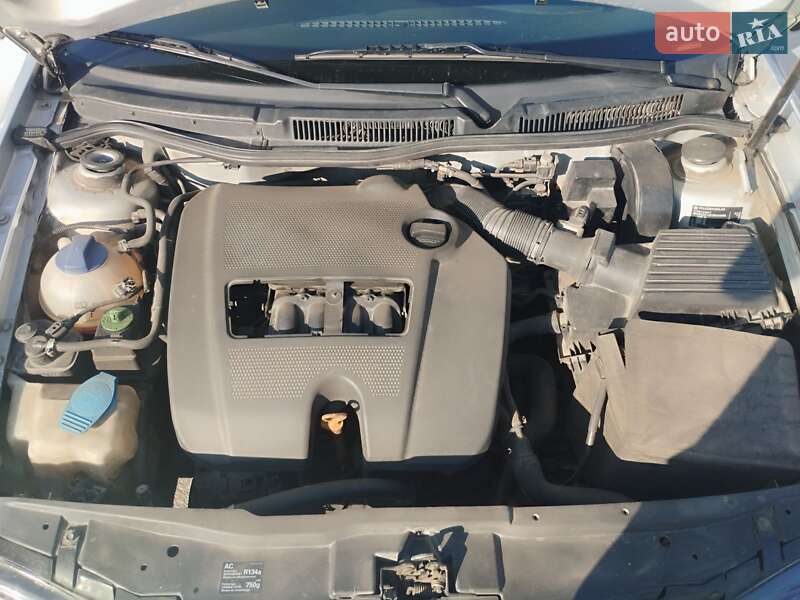 Хетчбек Volkswagen Golf 2000 в Дніпрі