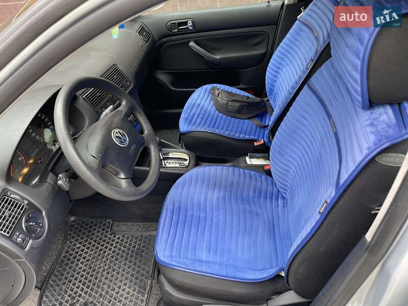 Хэтчбек Volkswagen Golf 2001 в Ирпене