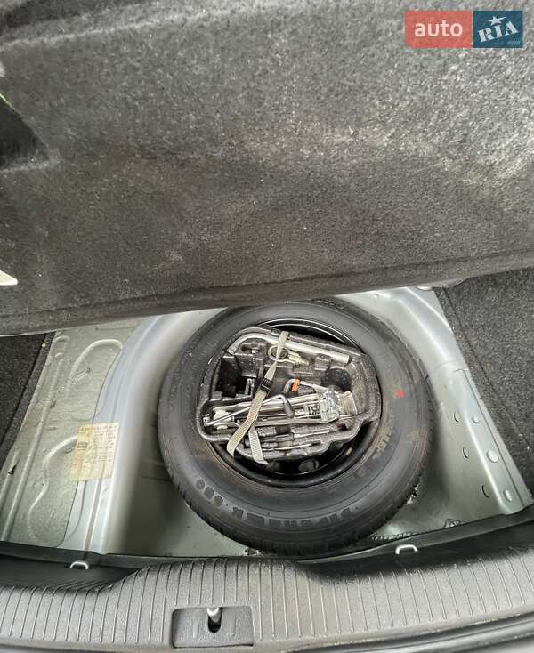 Хэтчбек Volkswagen Golf 2001 в Ирпене