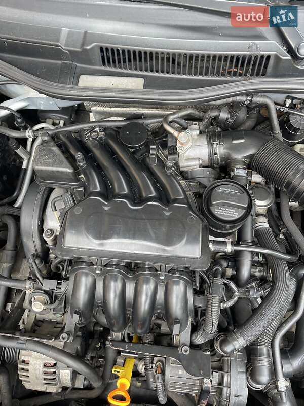 Хэтчбек Volkswagen Golf 2001 в Ирпене