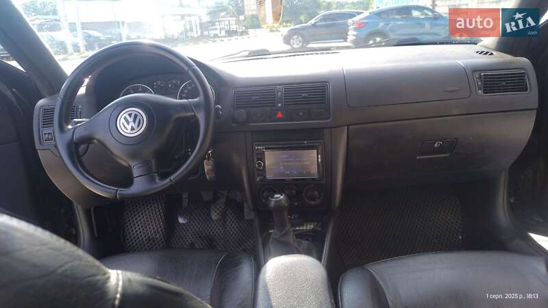 Хетчбек Volkswagen Golf 2002 в Стрию