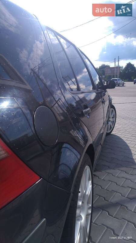 Хетчбек Volkswagen Golf 2002 в Стрию