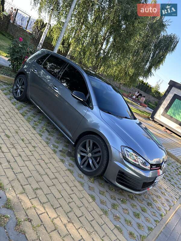 Хетчбек Volkswagen Golf 2015 в Києві