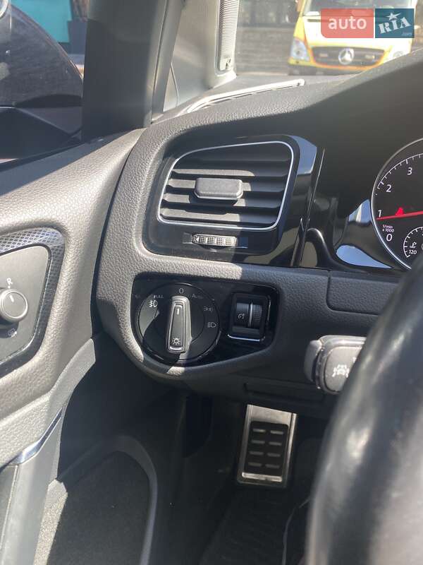 Хетчбек Volkswagen Golf 2015 в Києві