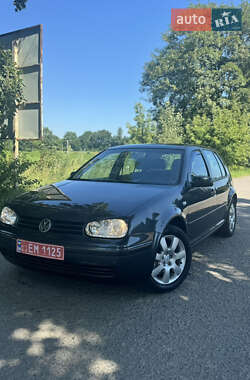 Хетчбек Volkswagen Golf 2003 в Чернівцях