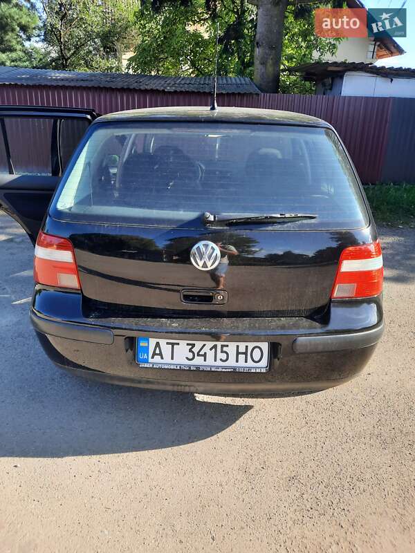 Хетчбек Volkswagen Golf 2002 в Надвірній