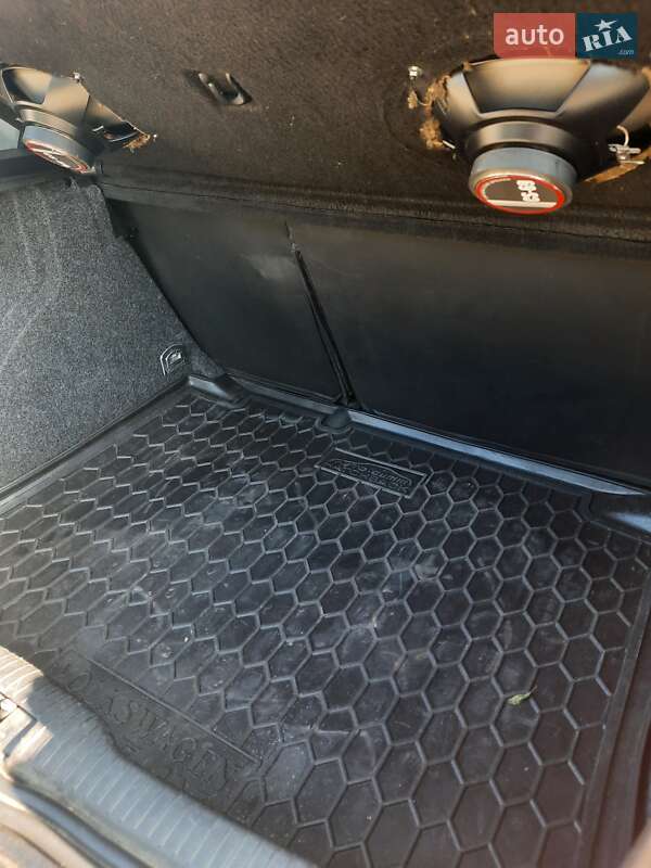 Хетчбек Volkswagen Golf 2002 в Надвірній