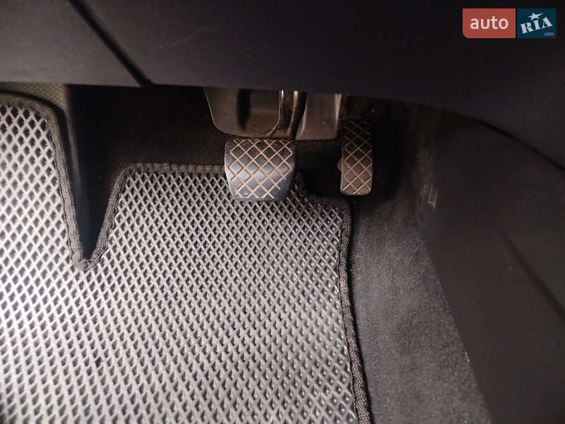 Хетчбек Volkswagen Golf 1999 в Києві