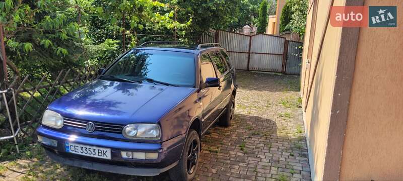 Універсал Volkswagen Golf 1996 в Чернівцях