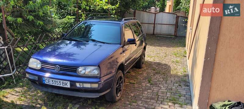 Універсал Volkswagen Golf 1996 в Чернівцях