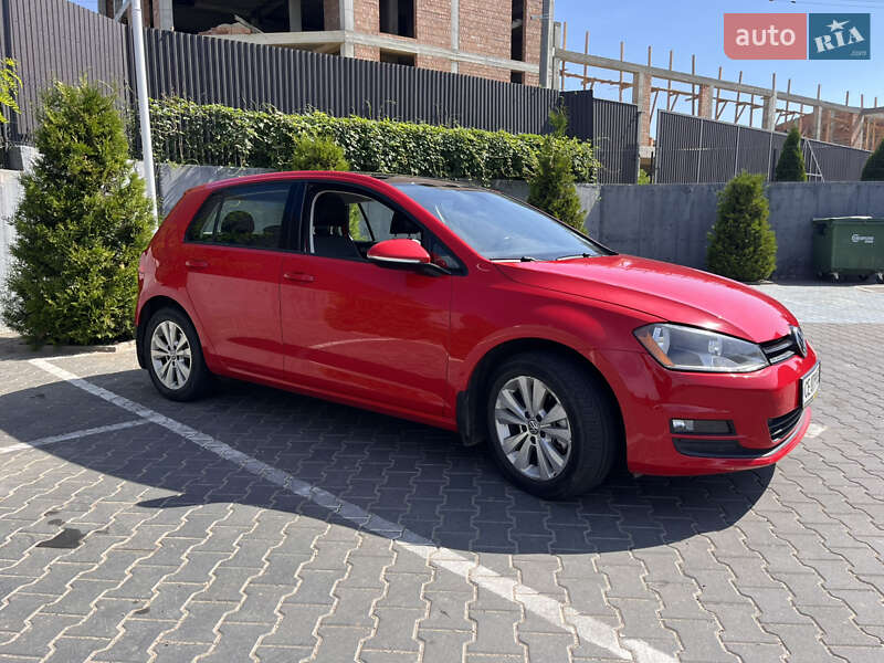 Хетчбек Volkswagen Golf 2016 в Чернівцях