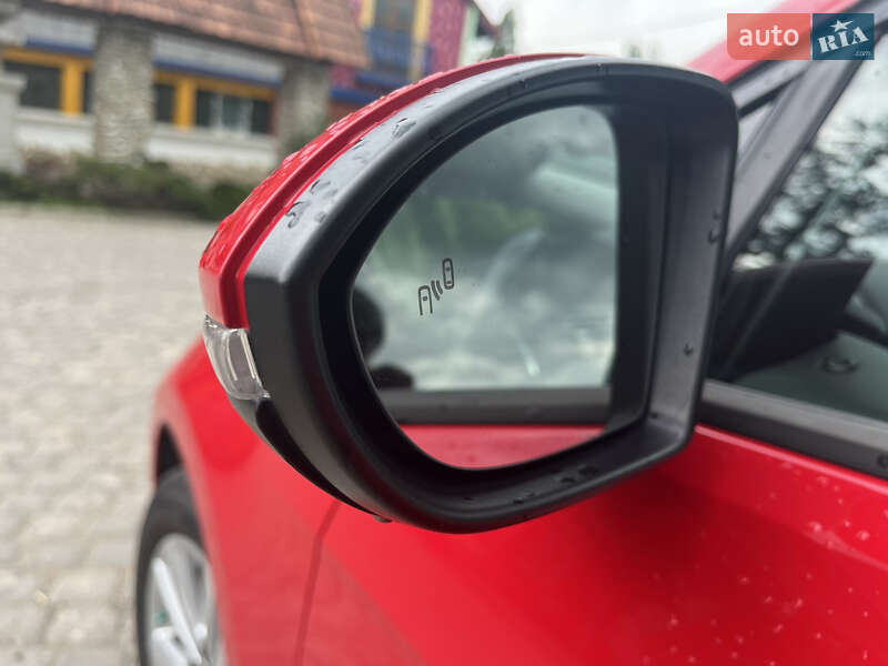 Хетчбек Volkswagen Golf 2016 в Чернівцях