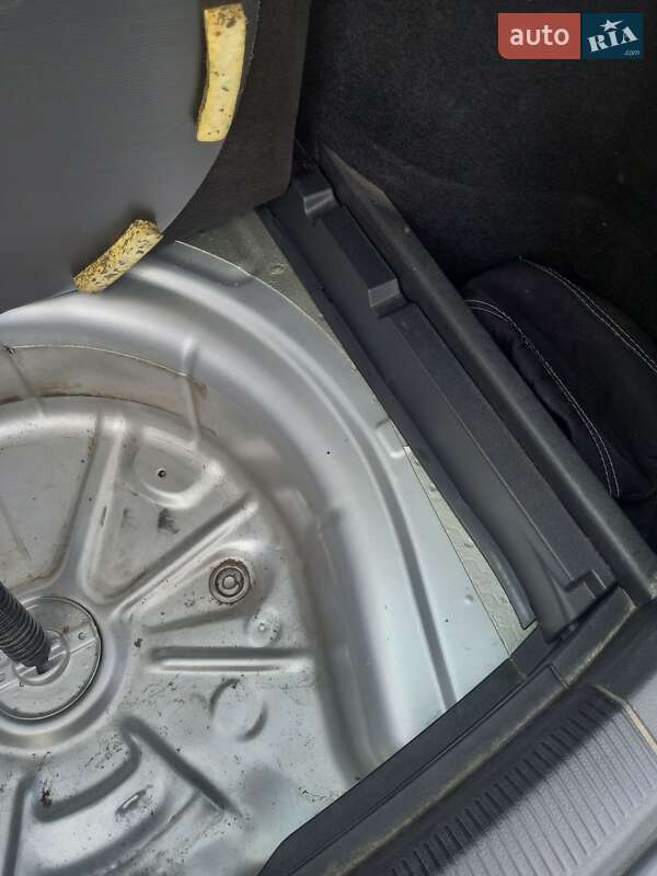 Універсал Volkswagen Golf 2012 в Острозі