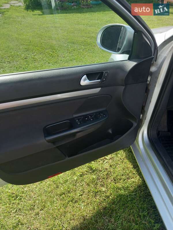 Універсал Volkswagen Golf 2012 в Острозі