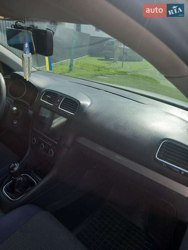 Універсал Volkswagen Golf 2012 в Острозі