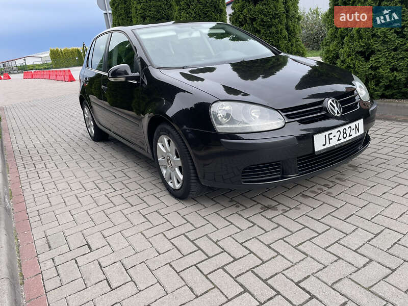 Хэтчбек Volkswagen Golf 2003 в Городке
