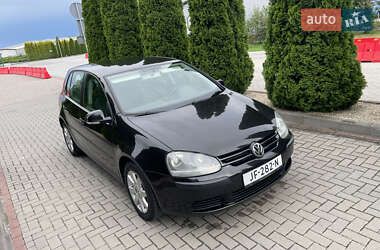 Хэтчбек Volkswagen Golf 2003 в Городке