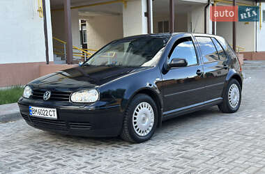 Хэтчбек Volkswagen Golf 2002 в Ромнах