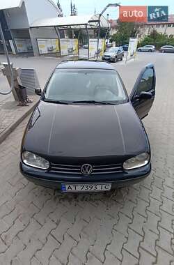 Хетчбек Volkswagen Golf 2000 в Чернівцях