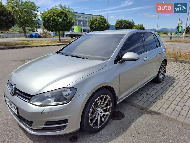 Хэтчбек Volkswagen Golf 2012 в Тячеве