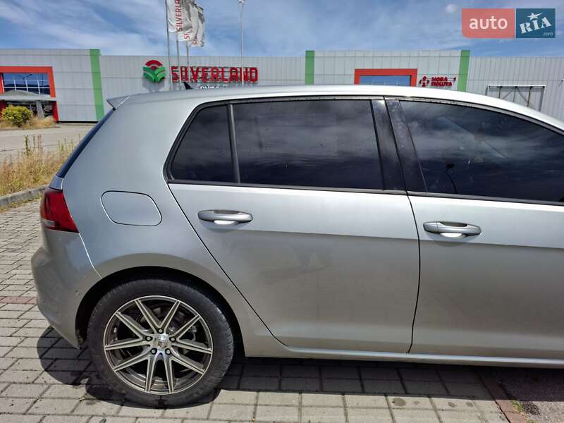 Хэтчбек Volkswagen Golf 2012 в Тячеве