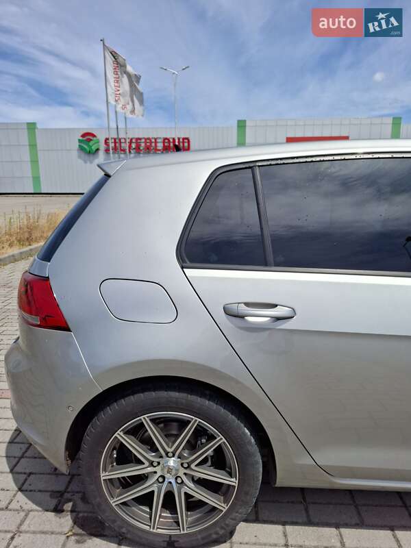 Хэтчбек Volkswagen Golf 2012 в Тячеве