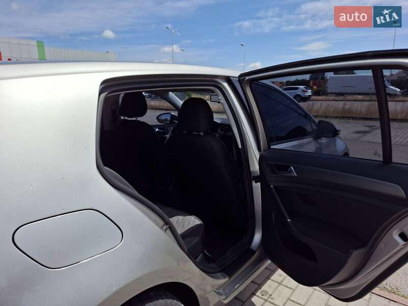 Хэтчбек Volkswagen Golf 2012 в Тячеве