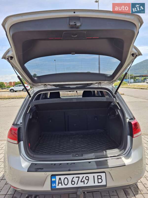 Хэтчбек Volkswagen Golf 2012 в Тячеве