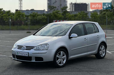 Хетчбек Volkswagen Golf 2005 в Києві