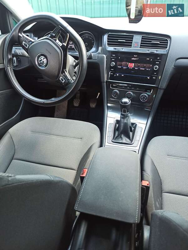 Универсал Volkswagen Golf 2018 в Гадяче