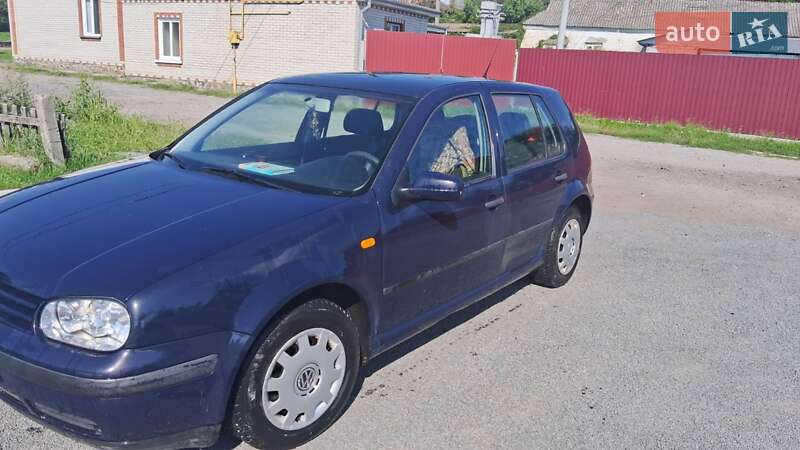 Хэтчбек Volkswagen Golf 2000 в Чуднове